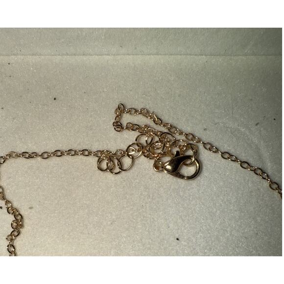 NWT Fashion Goldtone Oval Faux Emerald Necklace - Picture 3 of 3